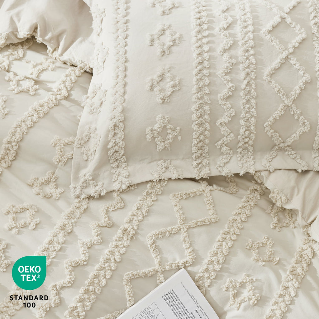 U by Bedsure Tufted Boho Comforter Set Queen, Beige, 3 Pieces Farmhouse Shabby Chic Embroidery Bed Set, Soft Jacquard Comforter for All Seasons