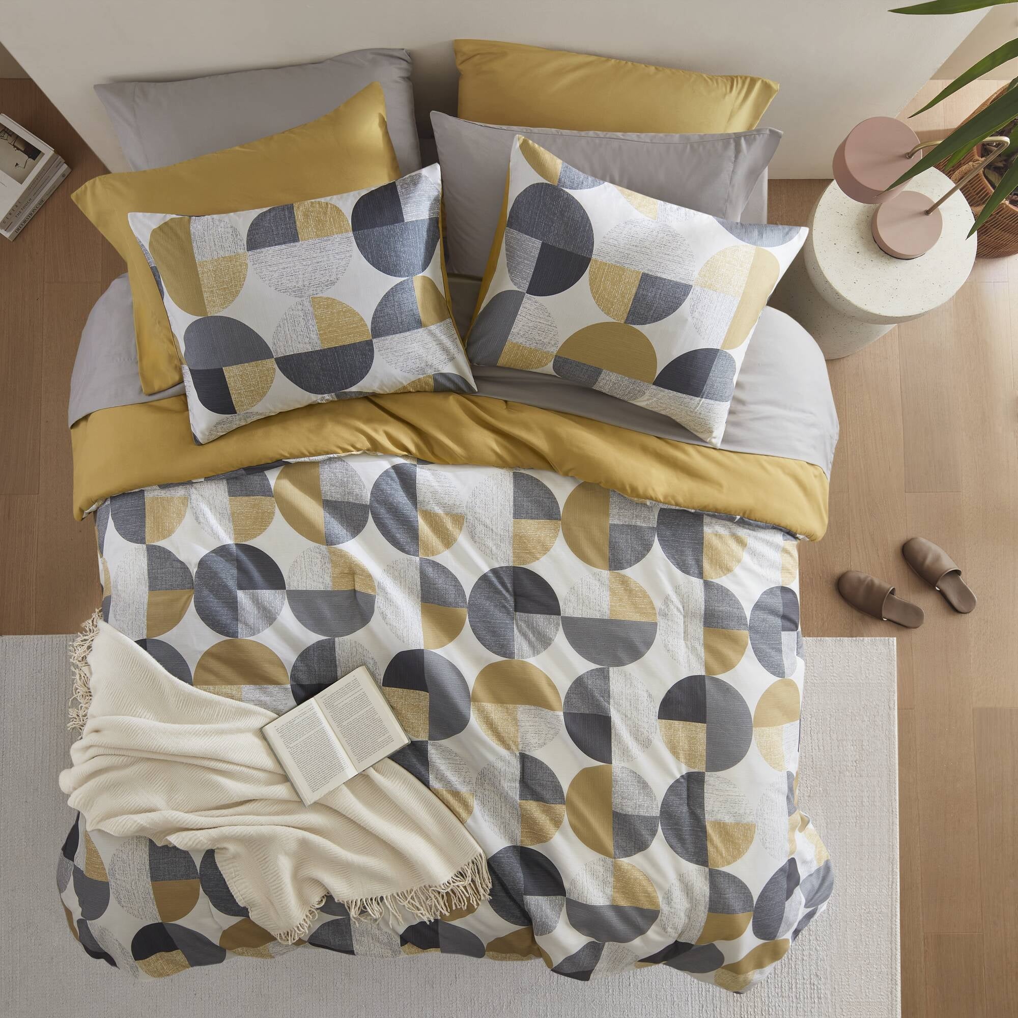 Regency Heights Queen Size Comforter Set, 9-Piece Bed in a Bag Queen, Round Geometric Print Bedding Comforter Set with Sheets, Yellow